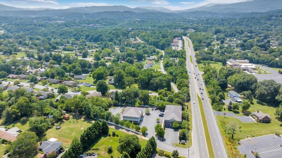 More Photos Of 2408 Electric Rd, Roanoke Medical For Lease