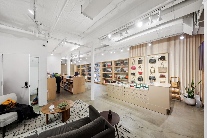 More Photos Of 390 W Broadway, New York Apartments For Lease