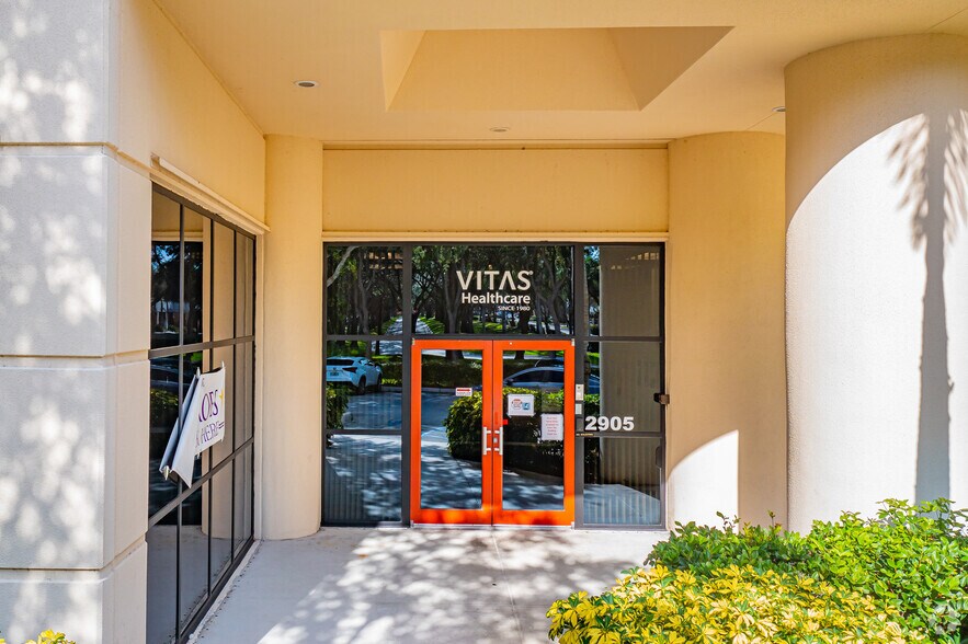 More Photos Of 2905-2989 Commerce Pky, Miramar Medical For Lease