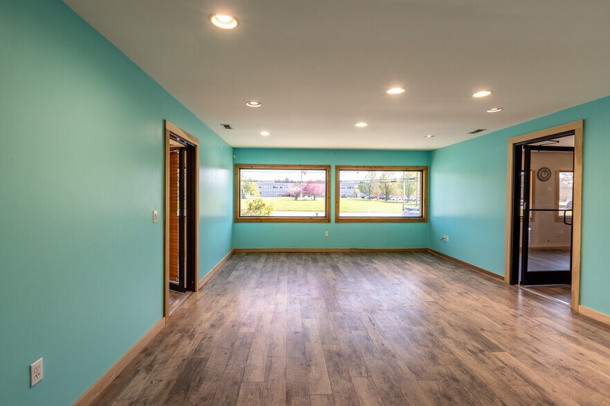 More Photos Of 2997 Spartanburg Hwy, East Flat Rock Warehouse For Lease