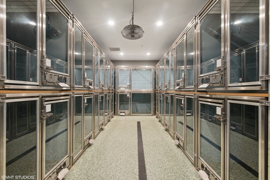 More Photos Of 3522 N Halsted St, Chicago Bar For Sale