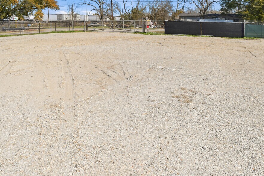 More Photos Of 12115 West Dr, Cypress Land For Lease