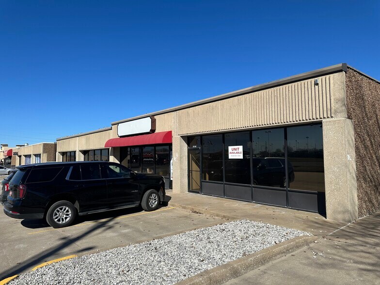 More Photos Of 2403 N Aspen Ave, Broken Arrow Unknown For Lease