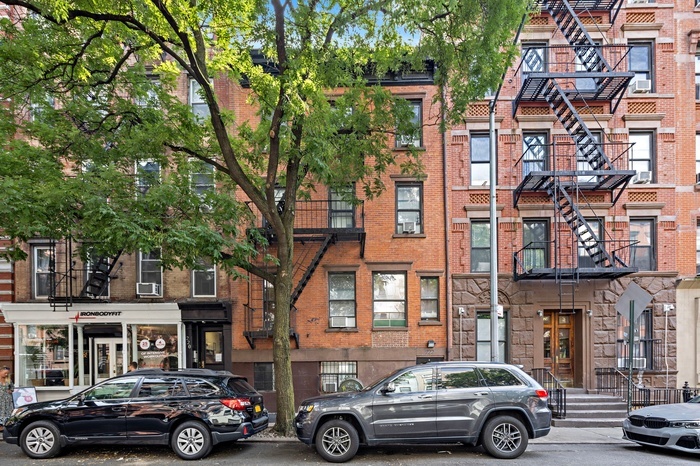 Primary Photo Of 222 W 16th St, New York Apartments For Sale