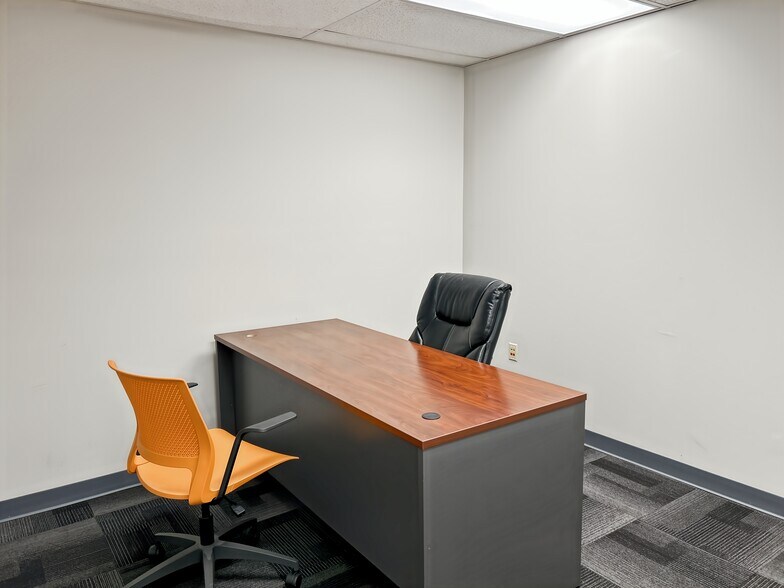 More Photos Of 2709-2715 Pontiac Lake Rd, Waterford Coworking Space
