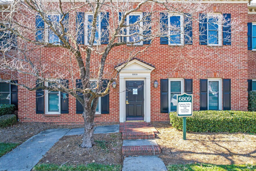 More Photos Of 6809 Fairview Rd, Charlotte Office For Lease
