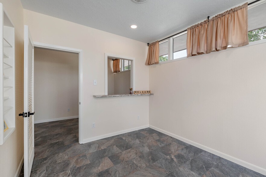 More Photos Of 601 Mary Lake Dr, Bryan Office Residential For Lease