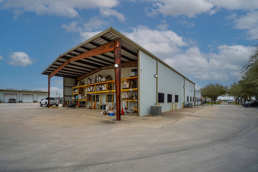 More Photos Of 4141 Katy Hockley Rd, Katy Warehouse For Lease