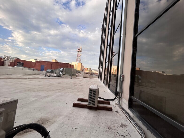 More Photos Of 100 N Stone Ave, Tucson Office Residential For Lease