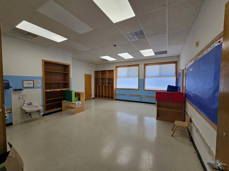 More Photos Of 80 Woodrow Rd, Staten Island Daycare Center For Lease
