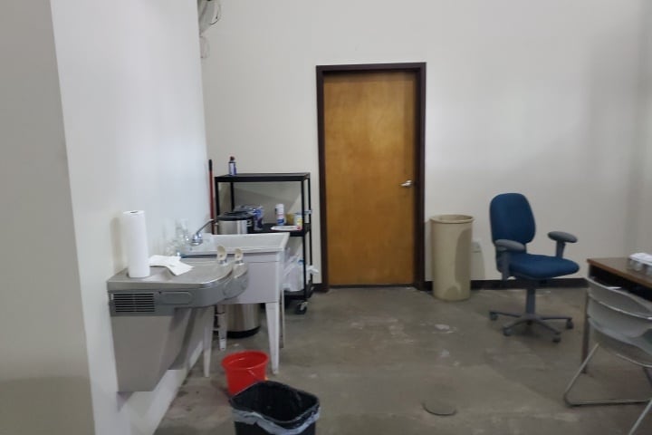 More Photos Of 11850 Livingston Rd, Manassas Warehouse For Lease