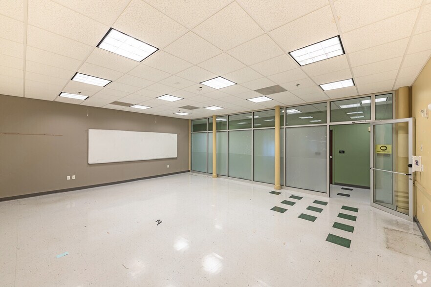 More Photos Of 1082 Davol St, Fall River Apartments For Lease