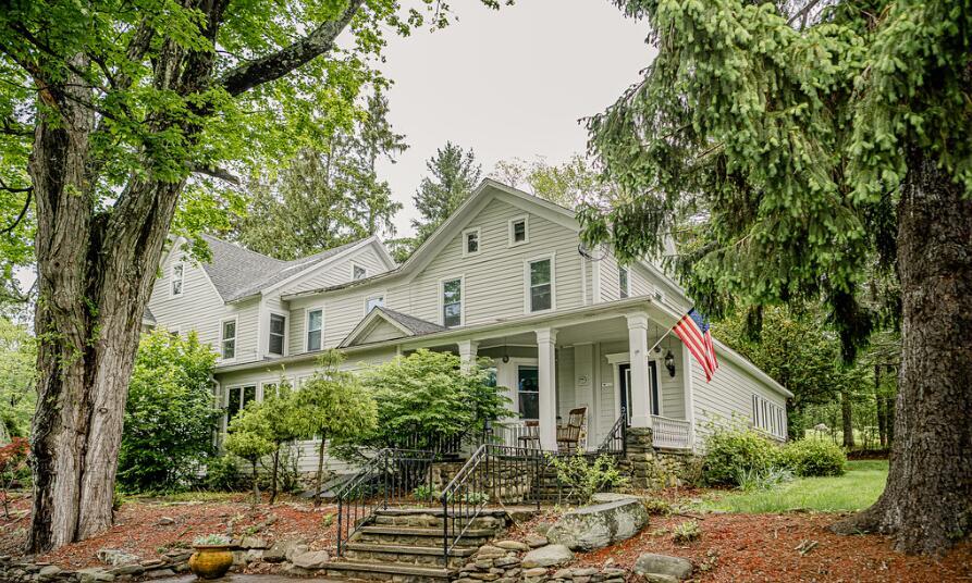 More Photos Of 2735 PA-390, Canadensis Hospitality For Sale