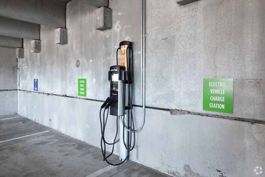 More Photos Of 2000 S Colorado Blvd, Denver Office For Lease