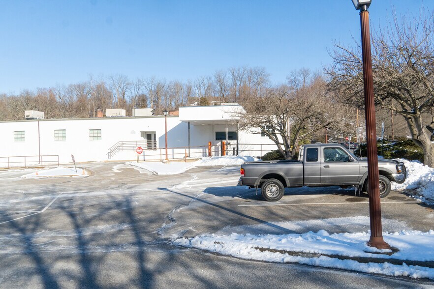 More Photos Of 333 N Main St, Lambertville General Retail For Lease