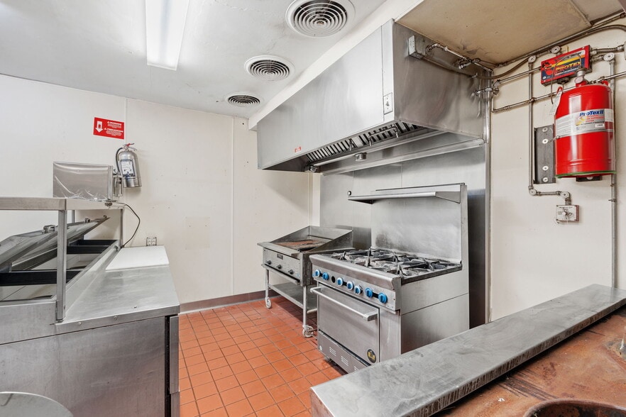 More Photos Of 5554 34th Ave S, Minneapolis Restaurant For Sale