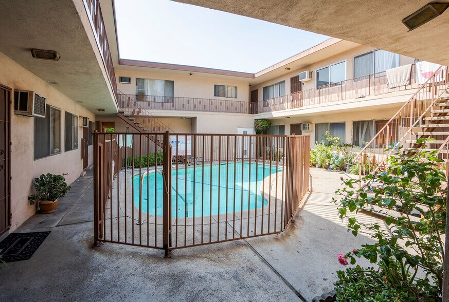 More Photos Of 6535 Fulton Ave, Van Nuys Apartments For Sale
