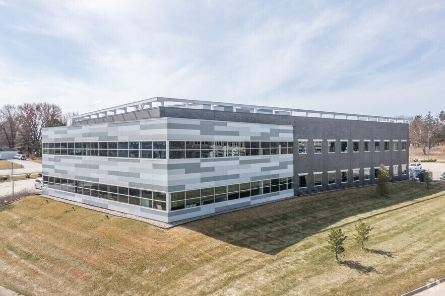 More Photos Of 7545 Ashworth Rd, West Des Moines Office For Lease