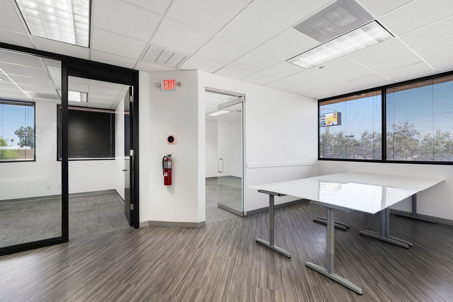More Photos Of 15600-15650 N Black Canyon Hwy, Phoenix Office For Sale