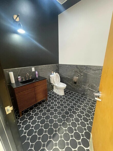 More Photos Of 1635 N Greenfield Rd, Mesa Office For Sale
