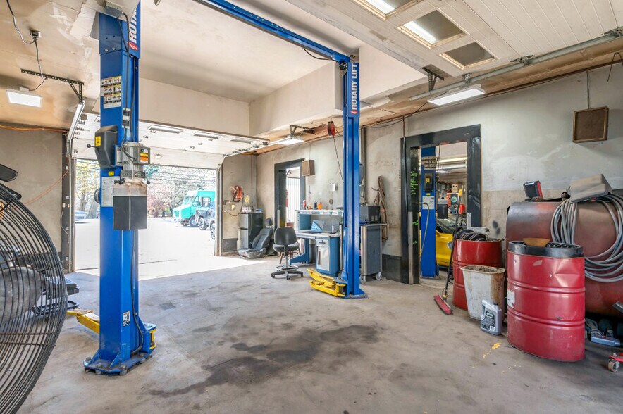 More Photos Of 54 Lowell Rd, Hudson Auto Repair For Sale