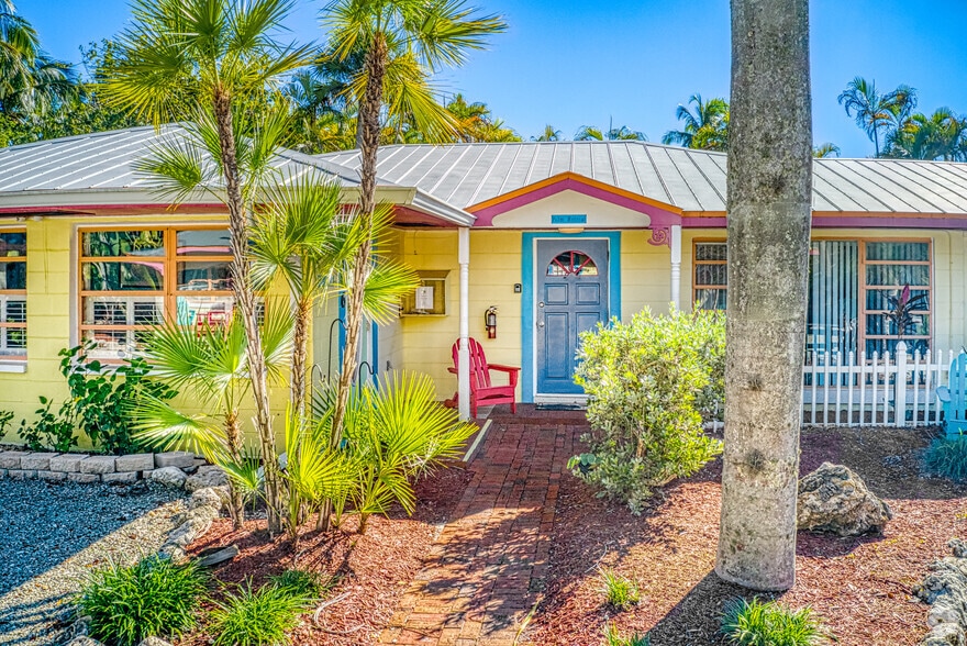 More Photos Of 706 Donax St, Sanibel Hotel For Sale