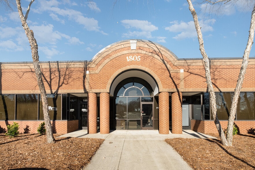 More Photos Of 1805 Sardis Rd N, Charlotte Unknown For Lease