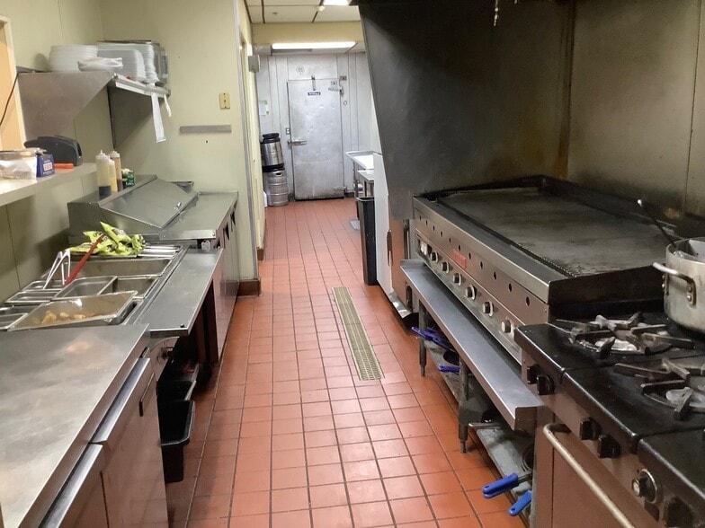 More Photos Of , Mount Clemens General Retail For Sale