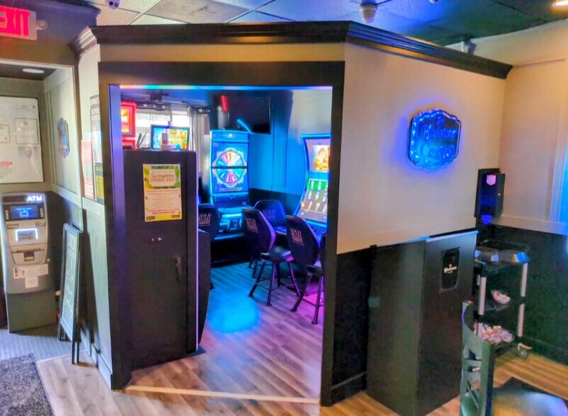 More Photos Of 406 Cherry Ave, Rochelle Sports And Entertainment For Sale