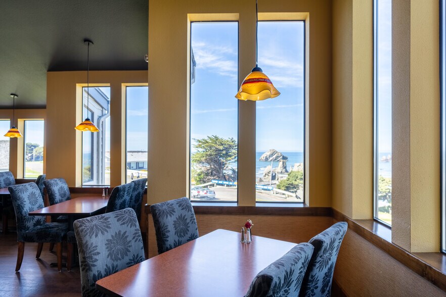 More Photos Of 1695 Beach Loop Drive, Bandon Restaurant For Sale