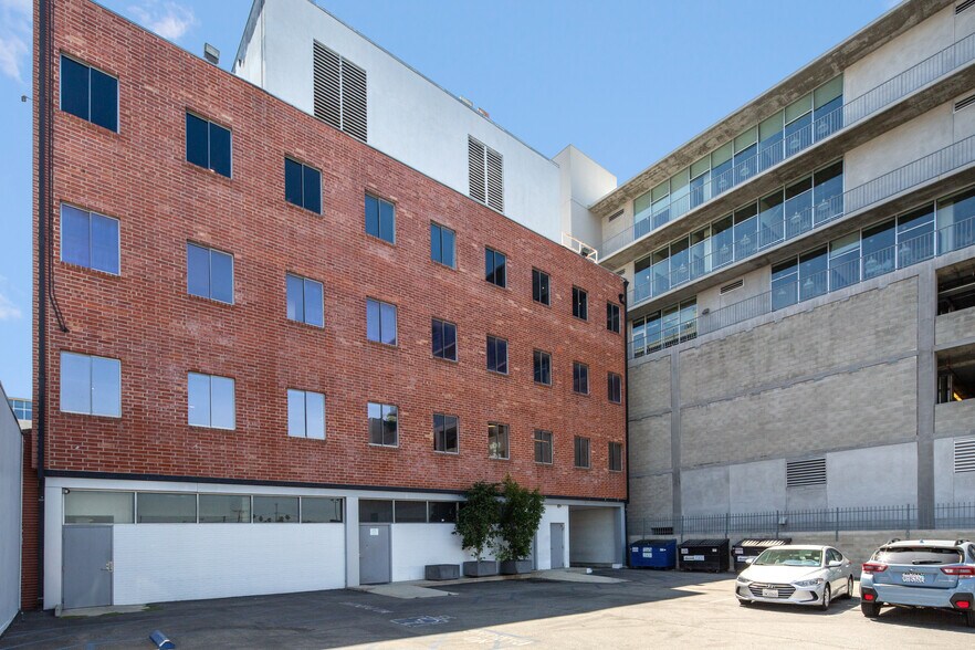 More Photos Of 933 N La Brea Ave, Los Angeles Loft Creative Space For Lease