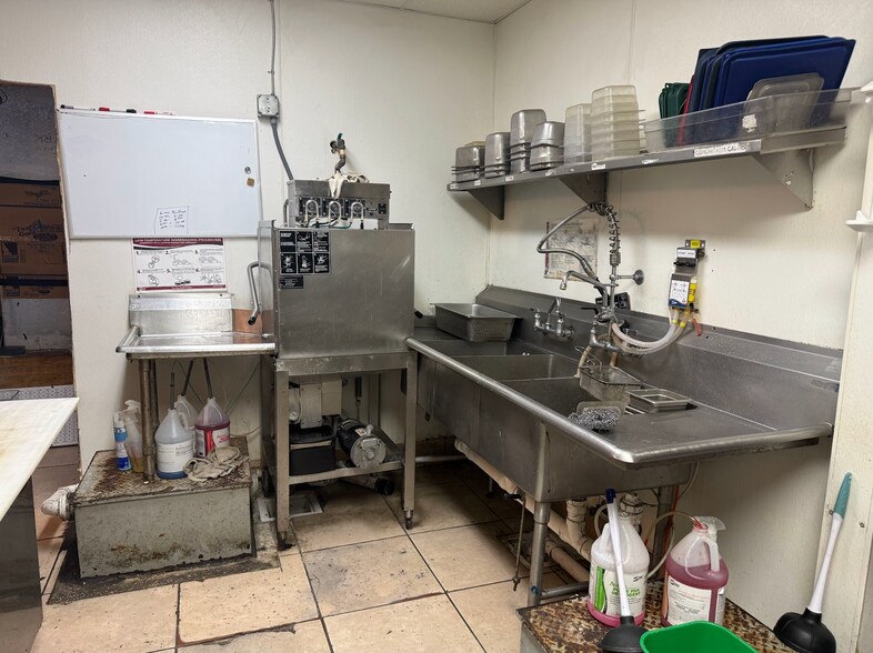 More Photos Of 300 S Sanford Ave, Sanford Restaurant For Sale