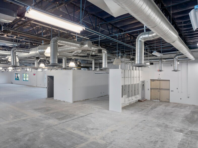 More Photos Of 900 S Pavilion Center Dr, Las Vegas Office For Sale