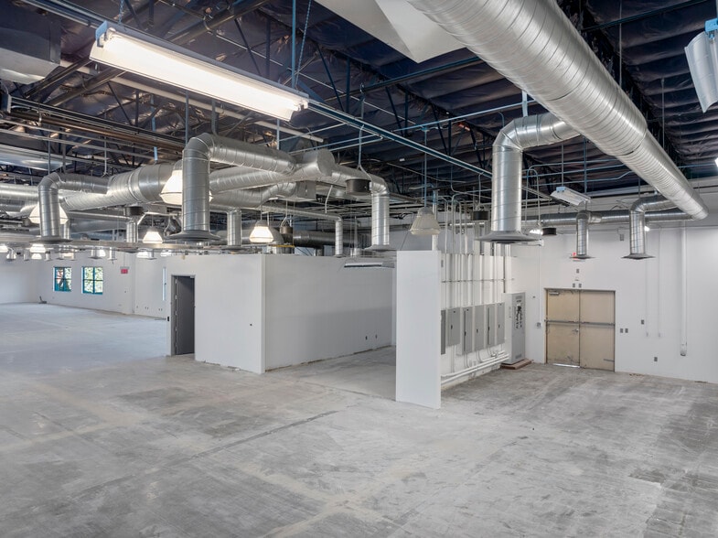 More Photos Of 900 S Pavilion Center Dr, Las Vegas Office For Sale