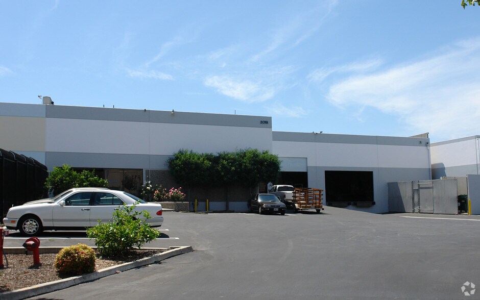 More Photos Of 2015 S Acacia Ct, Compton Warehouse For Lease