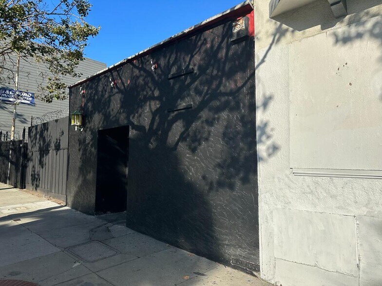 More Photos Of 2140 Market St, San Francisco Bar For Lease