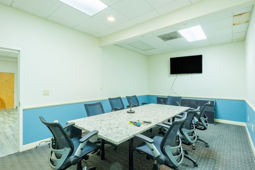 More Photos Of 663 Pennsylvania Ave, Elizabeth Warehouse For Lease