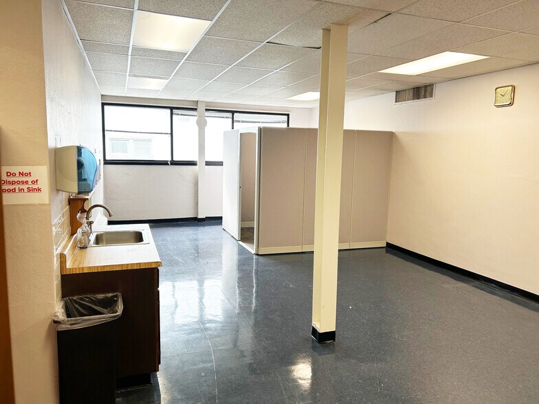 More Photos Of 93 Broadway, Menands Light Manufacturing For Sale