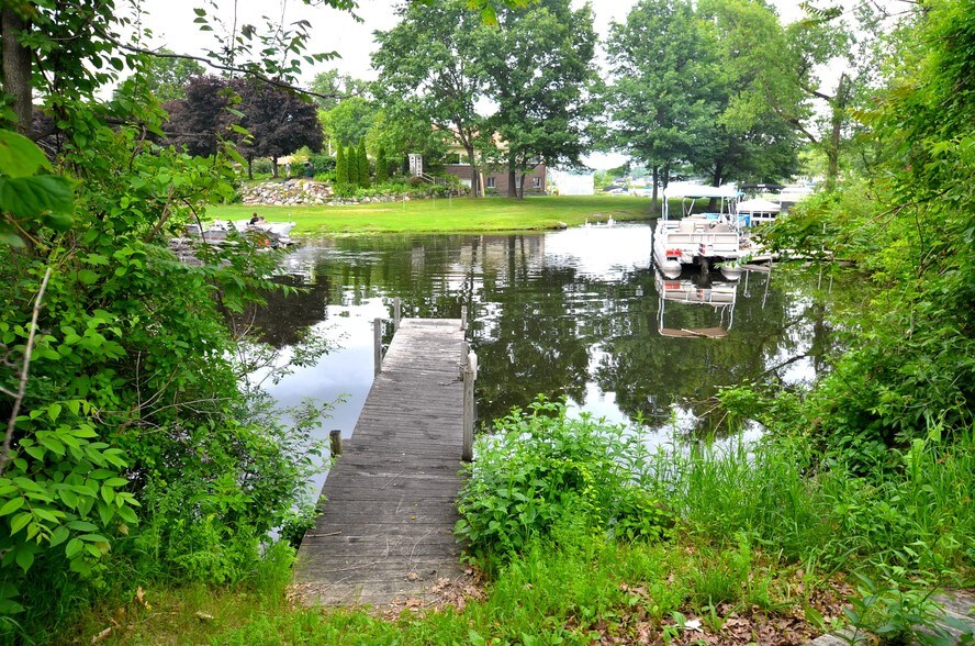 More Photos Of 3620 N Duck Lake Rd, Highland Freestanding For Sale