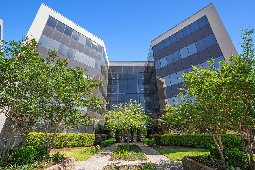 More Photos Of 11777 Katy Fwy, Houston Unknown For Lease