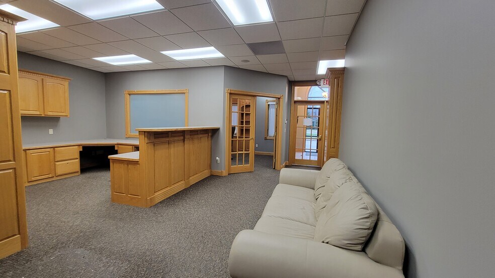 More Photos Of 1881 NW Station Parkway, Andover Office Residential For Lease
