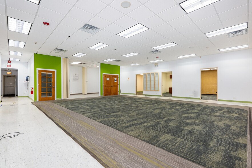 More Photos Of 7541 N Western Ave, Chicago Office For Sale