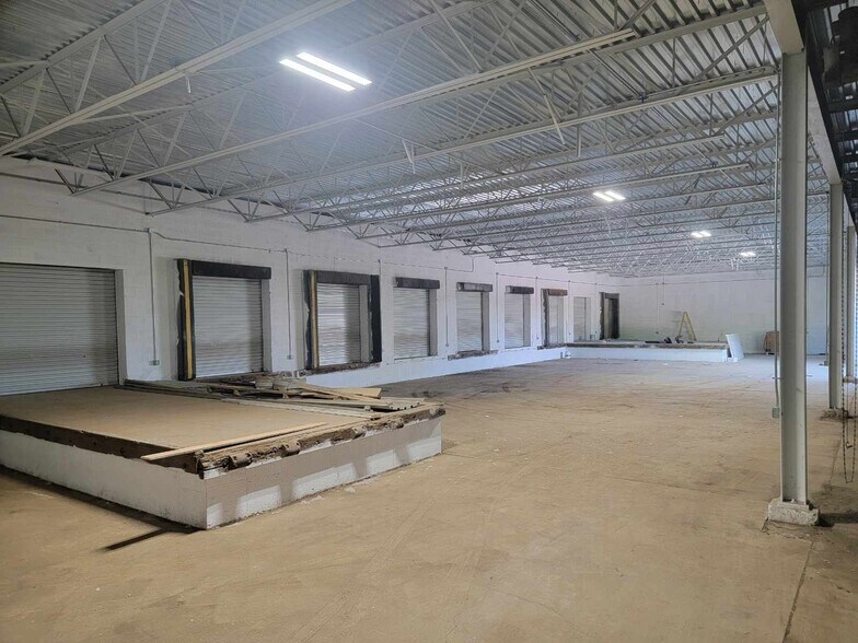 More Photos Of 497 E Moorestown Rd, Wind Gap Truck Terminal For Lease