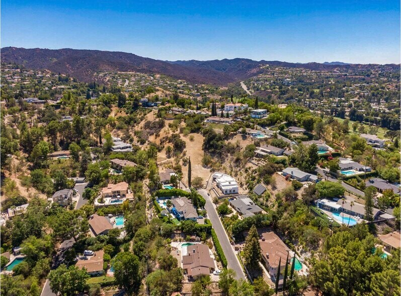 More Photos Of 4551 Lindley Ave, Tarzana Land For Sale