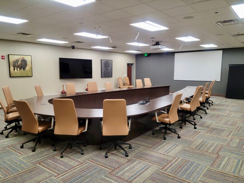 More Photos Of 900 42nd St S, Fargo Office For Sale