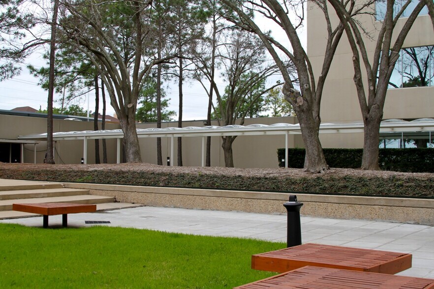 More Photos Of 12603 Southwest Fwy, Stafford Office For Lease