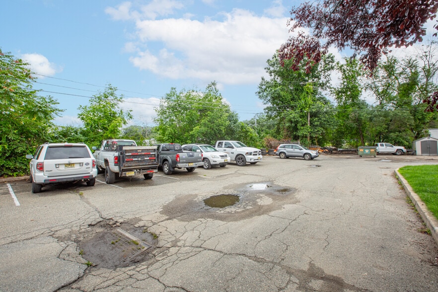 More Photos Of 29 Edison Ave, Oakland Warehouse For Lease