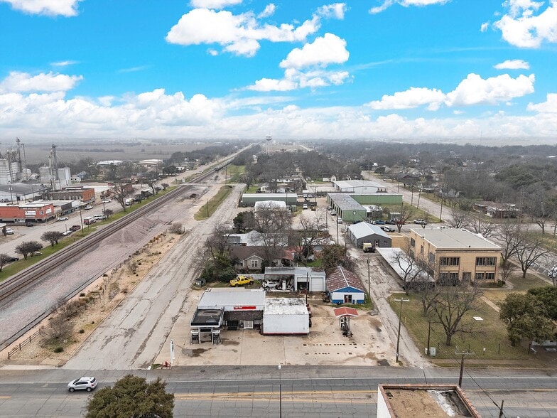 More Photos Of 201 W Oak St, West Service Station For Sale