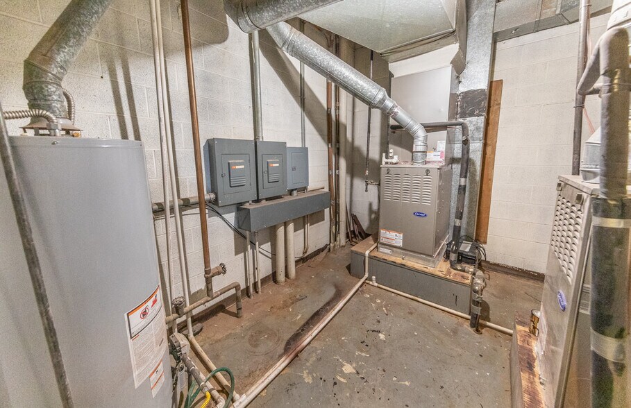 More Photos Of 23 Briercroft Office Park, Lubbock Office For Lease