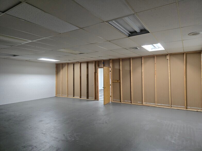 More Photos Of 314-326 College St, Amherst Unknown For Lease